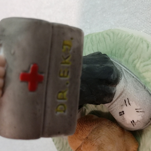 Flambro Hobo Clown Veterinarian Porcelain Figurine Emmett Kelly Jr Dog Cat - Picture 10 of 17